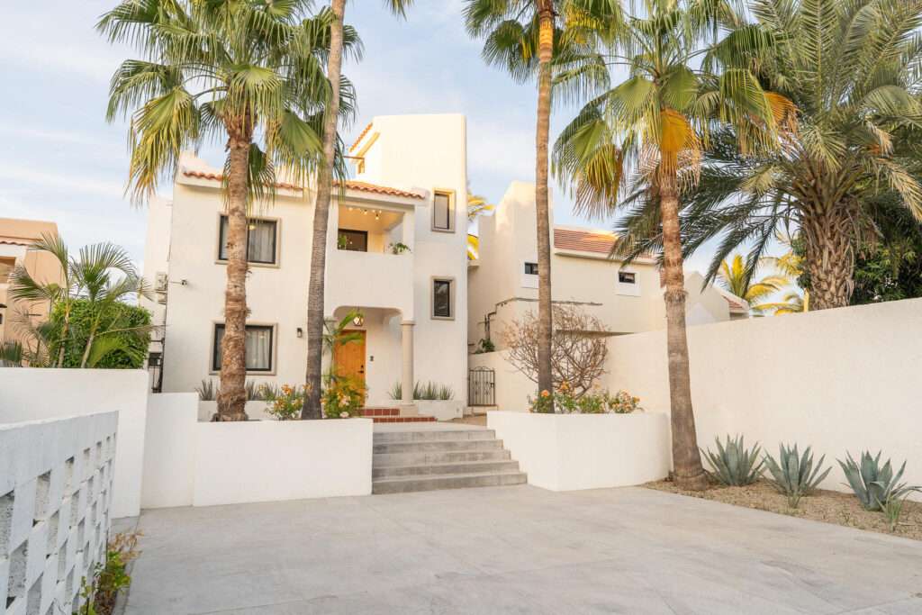 Pedregal Las Tunas Beautifully built and well maintained 3 bedroom, 3.5 bath home steps to the beach in Las Tunas, Todos Santos! Walled, fenced and gated with a big heated swimming pool and pool house with 3 pce bath. Sprawling lot with mature palm trees, native plants and gardens. Ocean – 3 Rtno Playa Anuiti, San Jose del Cabo, BS