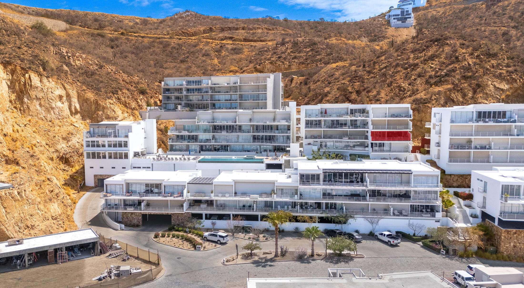 Pedregal Cascadas Welcome to Las Cascadas 611, located in the prestigious Pedregal community. This elegant 2-bedroom, 2-bathroom residence offers breathtaking for sale
