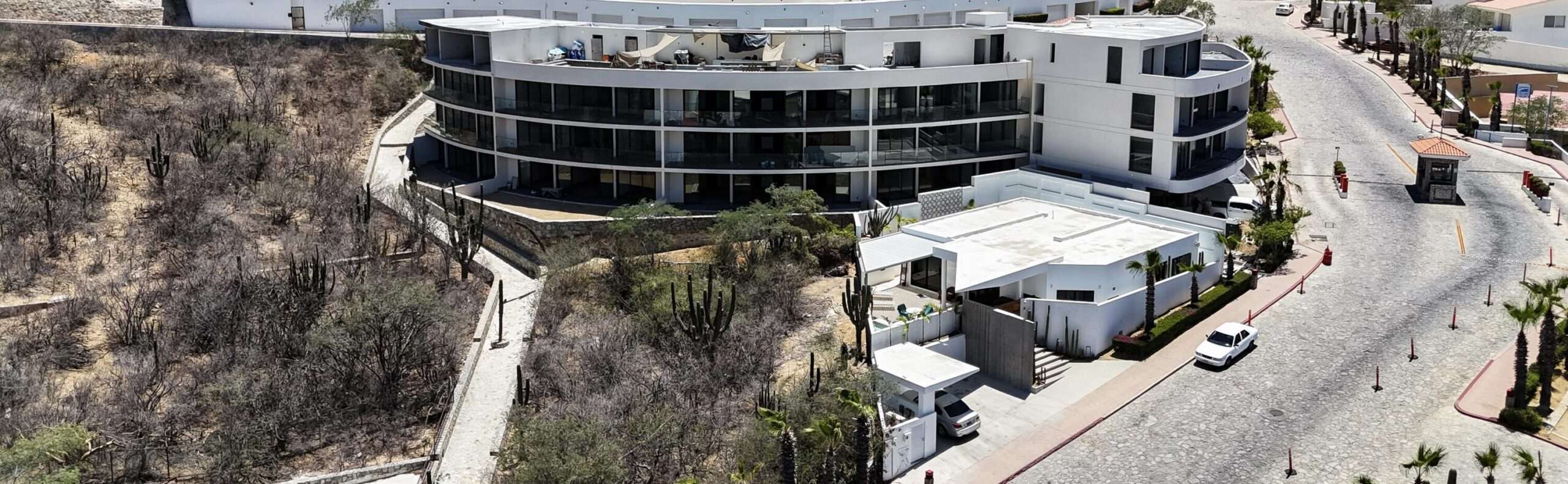 Pedregal The O Pedregal Discover this exclusive condominium in O Pedregal, the best community in Los Cabos, near the marina and El Arco. This spectacular building features 19 condos. Enjoy luxury amenities such as a pool, parking, elevator, and security. By acquiring your property, you'll gain access to the semi-private beach and the facilities of Pedregal, which include tennis and pickleball courts, as well as renowned restaurants. Don't miss the opportunity to live in one of the most prestigious areas of Los Cabos for sale