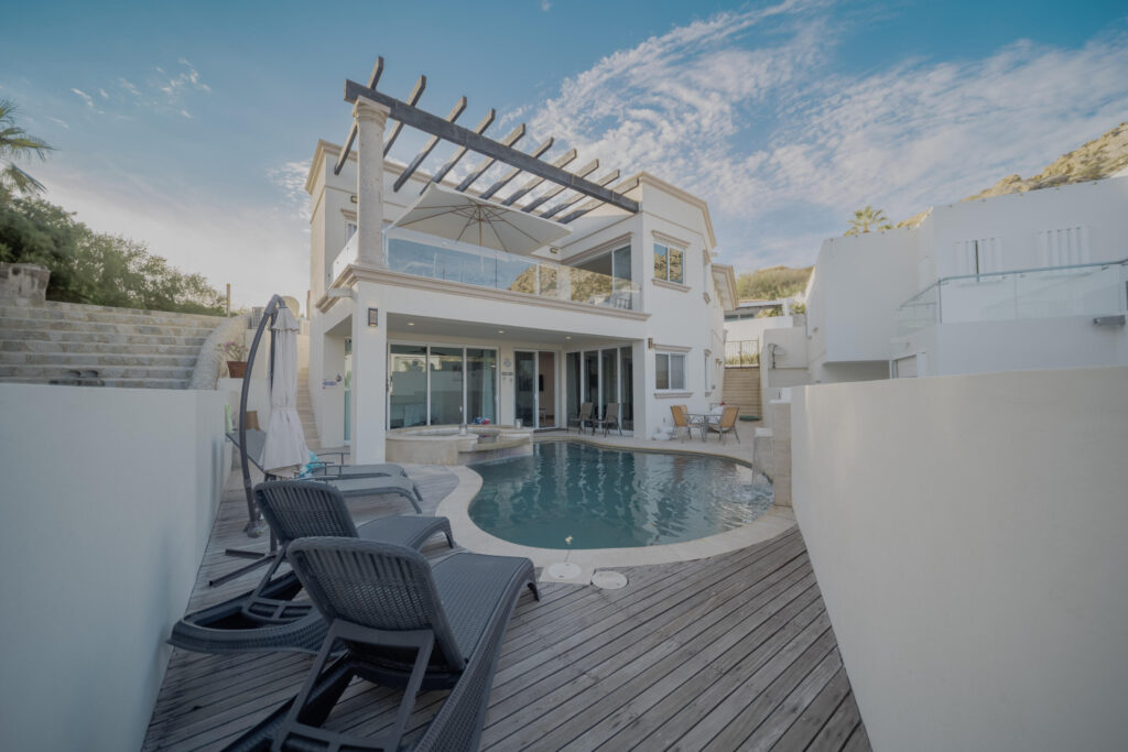 Pedregal Blue Moon Perched in Pedregal's coveted Valley of the Moon, this contemporary two-story residence captures unblockable ocean – Villa Montana, Cabo San Lucas, Cabo San Lucas, BS